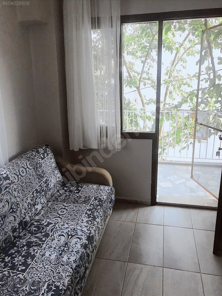 İzmir Urla Balıklıovada denize 50 mt.özel plajlı daire. Günlük
