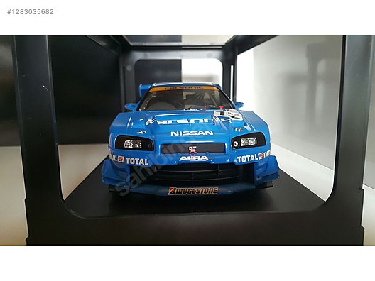 Autoart Diecast Model 1:18 Nissan Araba