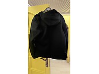 Kalın soğuk geçirmez ama hafif bir monttur markadır