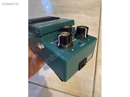 Boss Tremolo TR-2 - Efekt Pedalı ve Diğer Enstrüman Yan