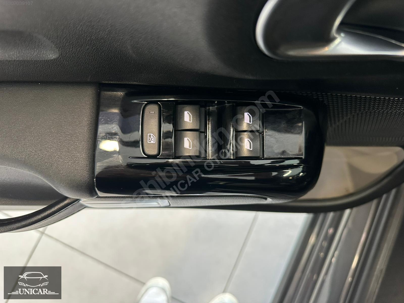 Citroen C3 1.2 PureTech Shine 14