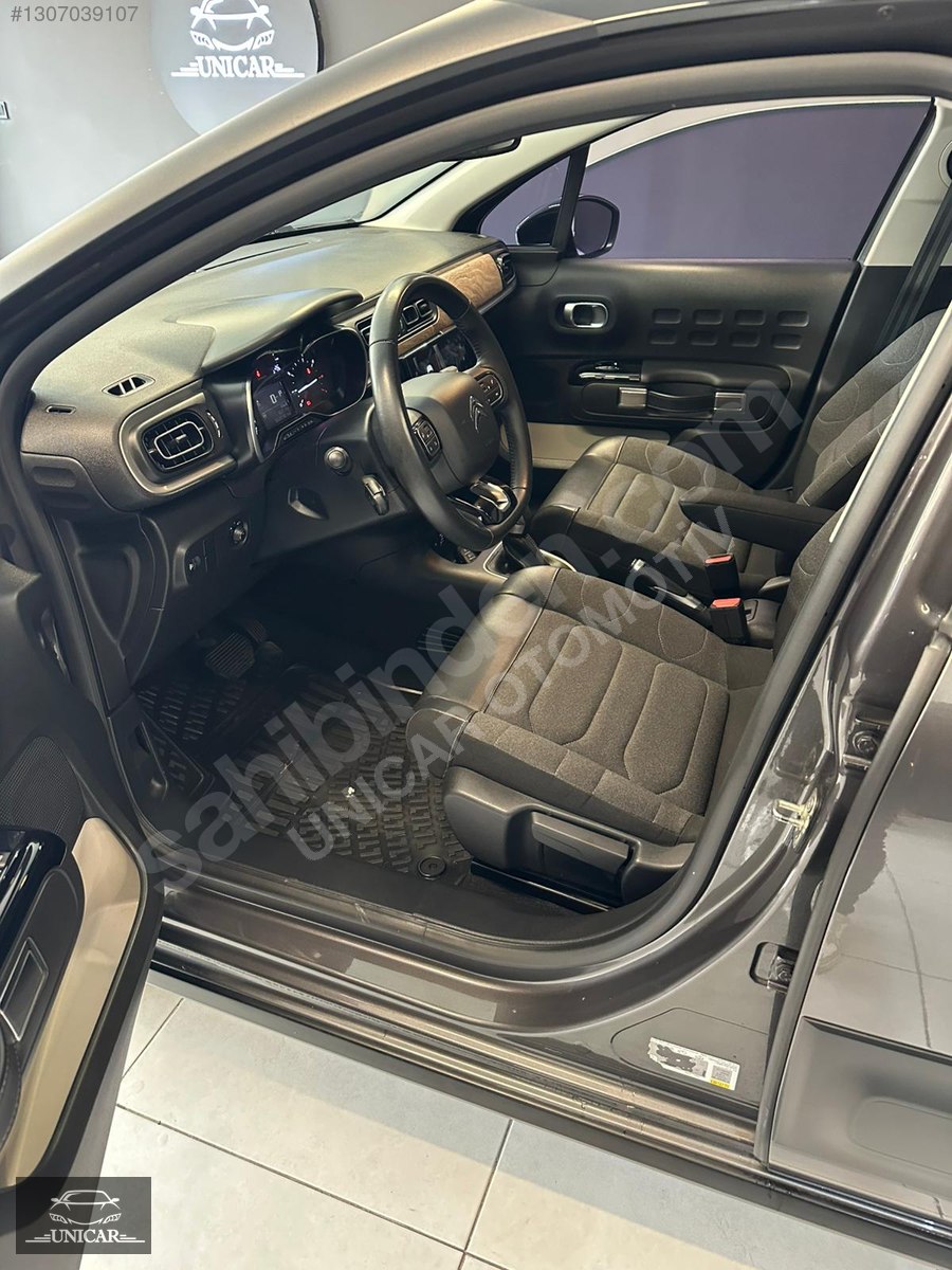 Citroen C3 1.2 PureTech Shine 9