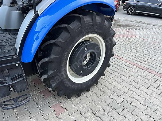 Machinery / Agricultural Machines / Tractors / New Holland / TT4.50