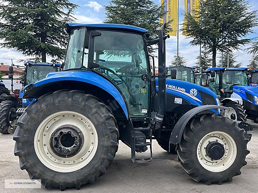 Machinery / Agricultural Machines / Tractors / New Holland / TR5.115