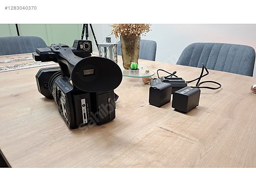 Used & Brand New Items / Cameras & Photographic Equipment / Video Cameras & Camcorders / Digital Camcorders / Built-in Hard Disk