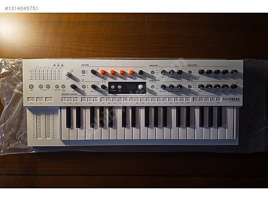 GARANTİLİ SIFIRDAN FARKSIZ MiniFreak Vocoder Edition Arturia