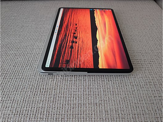 Microsoft / Microsoft Surface Laptop Studio 2 | i7-13700 / 16GB
