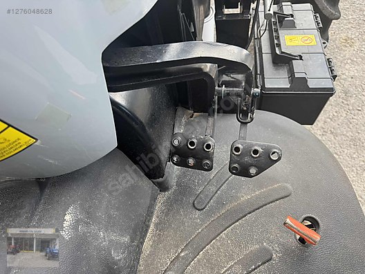 Machinery / Agricultural Machines / Tractors / New Holland / TD4.78B