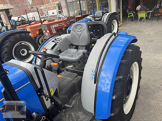 Machinery / Agricultural Machines / Tractors / New Holland / TD4.78B