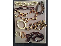 KEHRİBAR Çocuk ve yetişkin, kolye bileklik, toplam 6.200 gr.