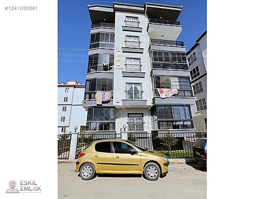 ESKİL EMLAK'TAN LALELİ MAH ÇOŞKUNLAR PETROL KARŞISI 3+1 DAIRE #1241050381