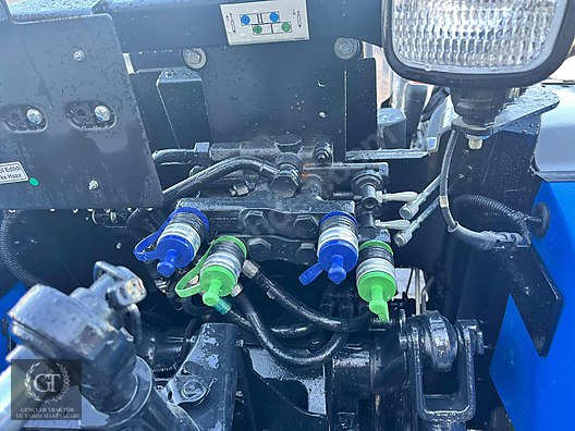 Machinery / Agricultural Machines / Tractors / New Holland / TD4.78B