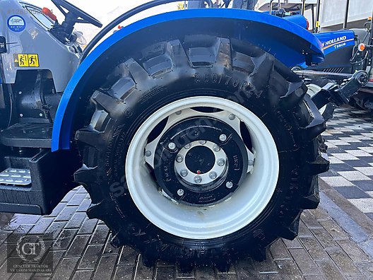 Machinery / Agricultural Machines / Tractors / New Holland / TD4.78B