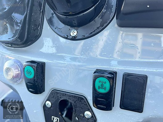 Machinery / Agricultural Machines / Tractors / New Holland / TD4.78B