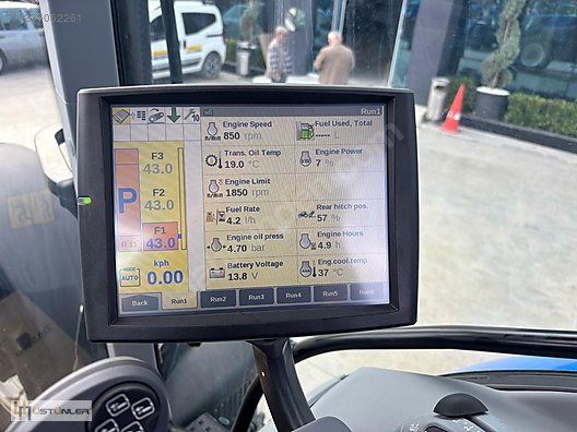 Machinery / Agricultural Machines / Tractors / New Holland / T7.230