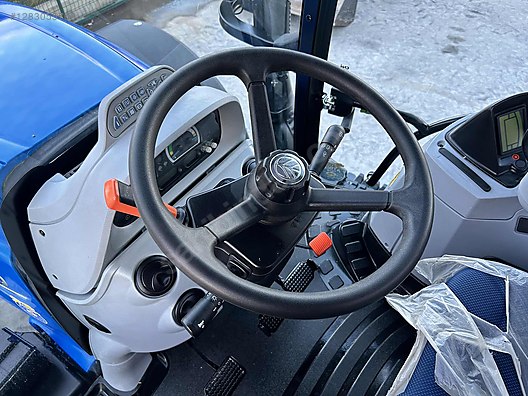 TR6.135S 2023 New Holland