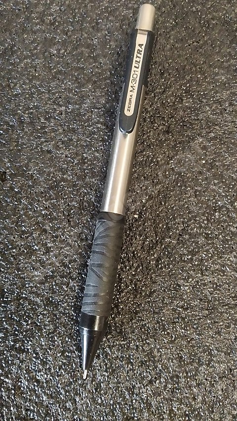 zebra m 301 yeni 0.5 uçlu kalem yenidir.