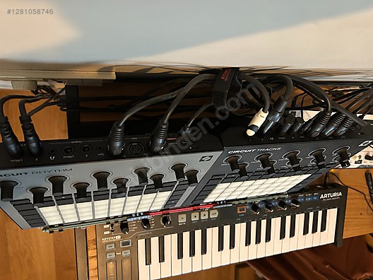 Used & Brand New Items / Music / Musical Instruments / Keyboard Instruments / Synthesizer