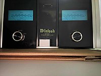 Mcintosh MC402 power amplifier
