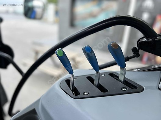 Machinery / Agricultural Machines / Tractors / New Holland / TD5.80