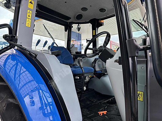 Machinery / Agricultural Machines / Tractors / New Holland / TD5.80