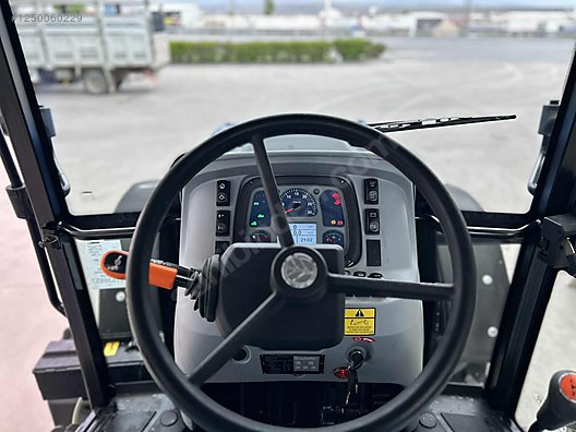 Machinery / Agricultural Machines / Tractors / New Holland / TD5.80