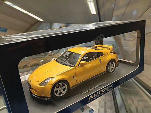 Autoart Diecast Model 1:18 Nissan Araba - 1301060947