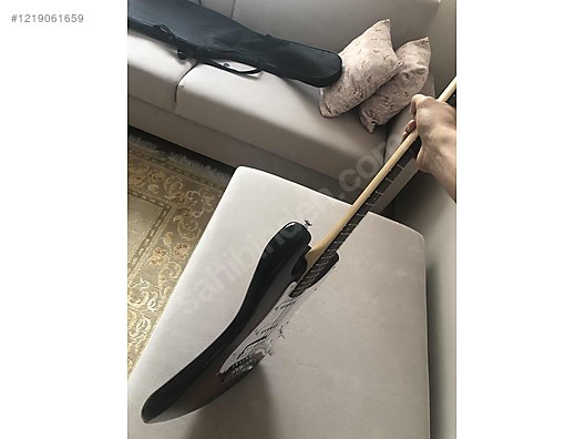 Squier Elektro Gitar