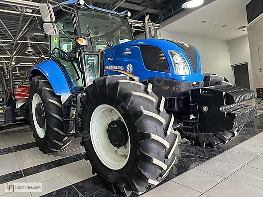 Machinery / Agricultural Machines / Tractors / New Holland / TR5.100