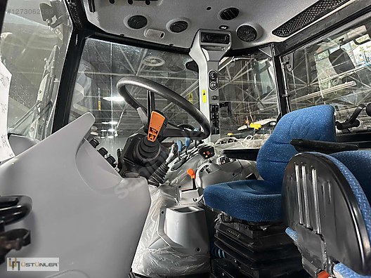 Machinery / Agricultural Machines / Tractors / New Holland / TR5.100