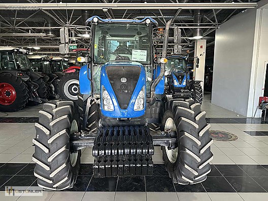 Machinery / Agricultural Machines / Tractors / New Holland / TR5.100