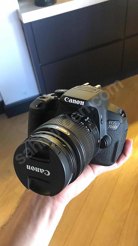 Canon E700d Fotoğraf Makinesi
