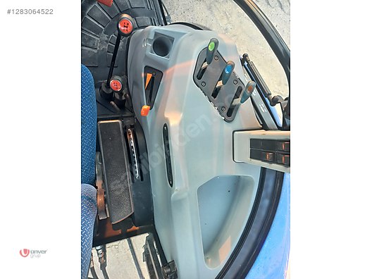 Machinery / Agricultural Machines / Tractors / New Holland / TD110D