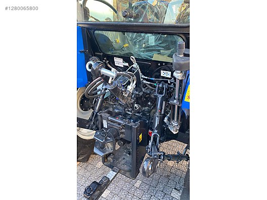 Machinery / Agricultural Machines / Tractors / New Holland / T4.75S