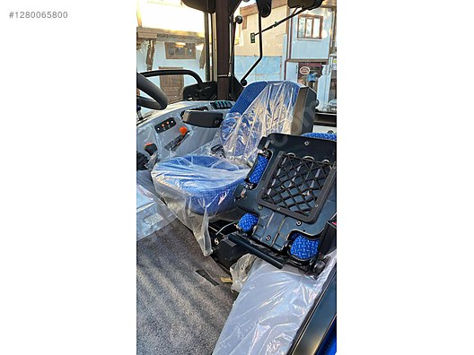 Machinery / Agricultural Machines / Tractors / New Holland / T4.75S