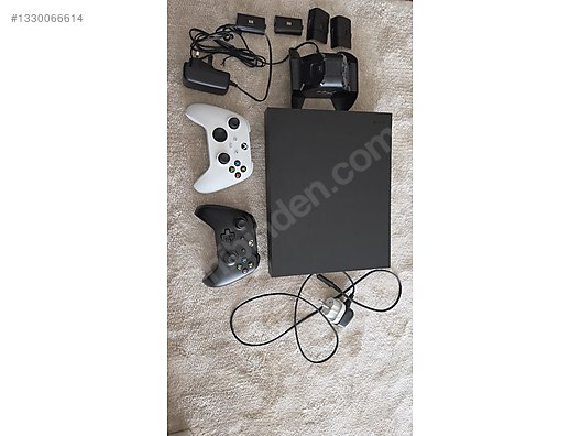 Xbox One X 1TB - 2 Kumanda + HyperX Şarj İstasyonu (Temiz, Sorun