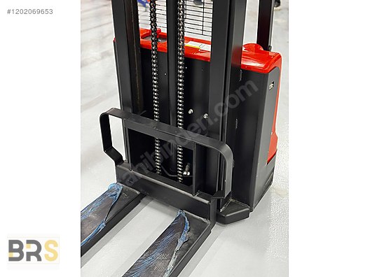 Machinery / Industrial / Carrying & Stacking Equipment / Stacking Machines