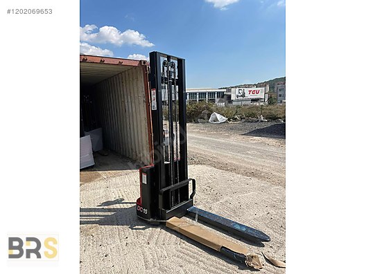 Machinery / Industrial / Carrying & Stacking Equipment / Stacking Machines