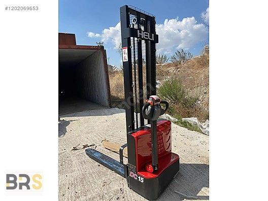 Machinery / Industrial / Carrying & Stacking Equipment / Stacking Machines