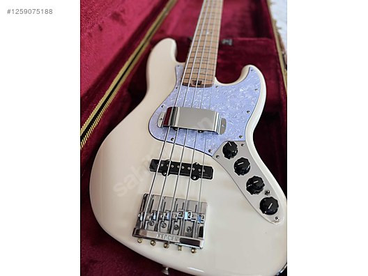 Fender 5 Telli Bas Gitar