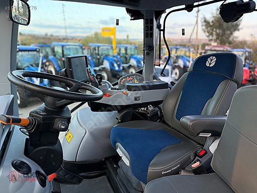 Machinery / Agricultural Machines / Tractors / New Holland / T7.270