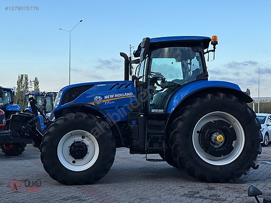Machinery / Agricultural Machines / Tractors / New Holland / T7.270