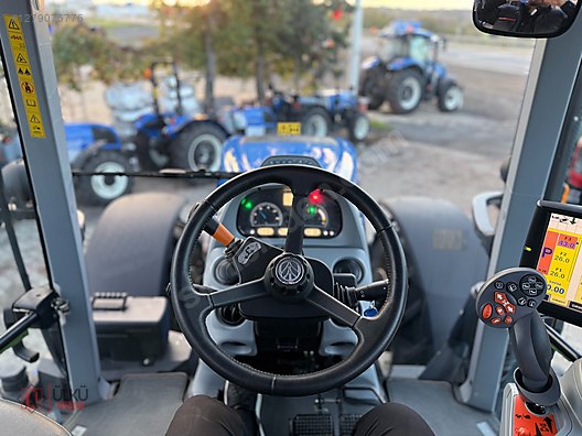 Machinery / Agricultural Machines / Tractors / New Holland / T7.270