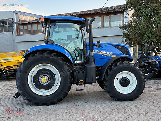Machinery / Agricultural Machines / Tractors / New Holland / T7.270