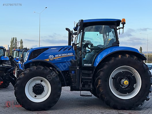 Machinery / Agricultural Machines / Tractors / New Holland / T7.270