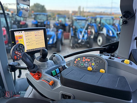 Machinery / Agricultural Machines / Tractors / New Holland / T7.270