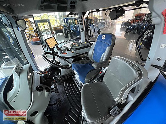 Machinery / Agricultural Machines / Tractors / New Holland / T7.230