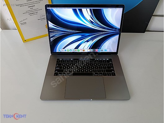 MacBookPro 15インチ　SSD512GB メモリ16GB 2017 MacBookPro 15インチ Touch Bar搭載モデル[2017年/SSD 512GB/メモリ