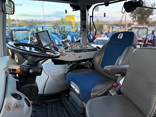 Machinery / Agricultural Machines / Tractors / New Holland / T7.230