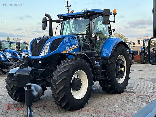 Machinery / Agricultural Machines / Tractors / New Holland / T7.230